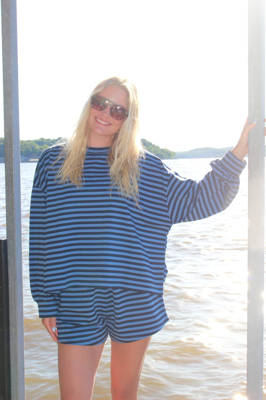 Lakeside Lounge Top