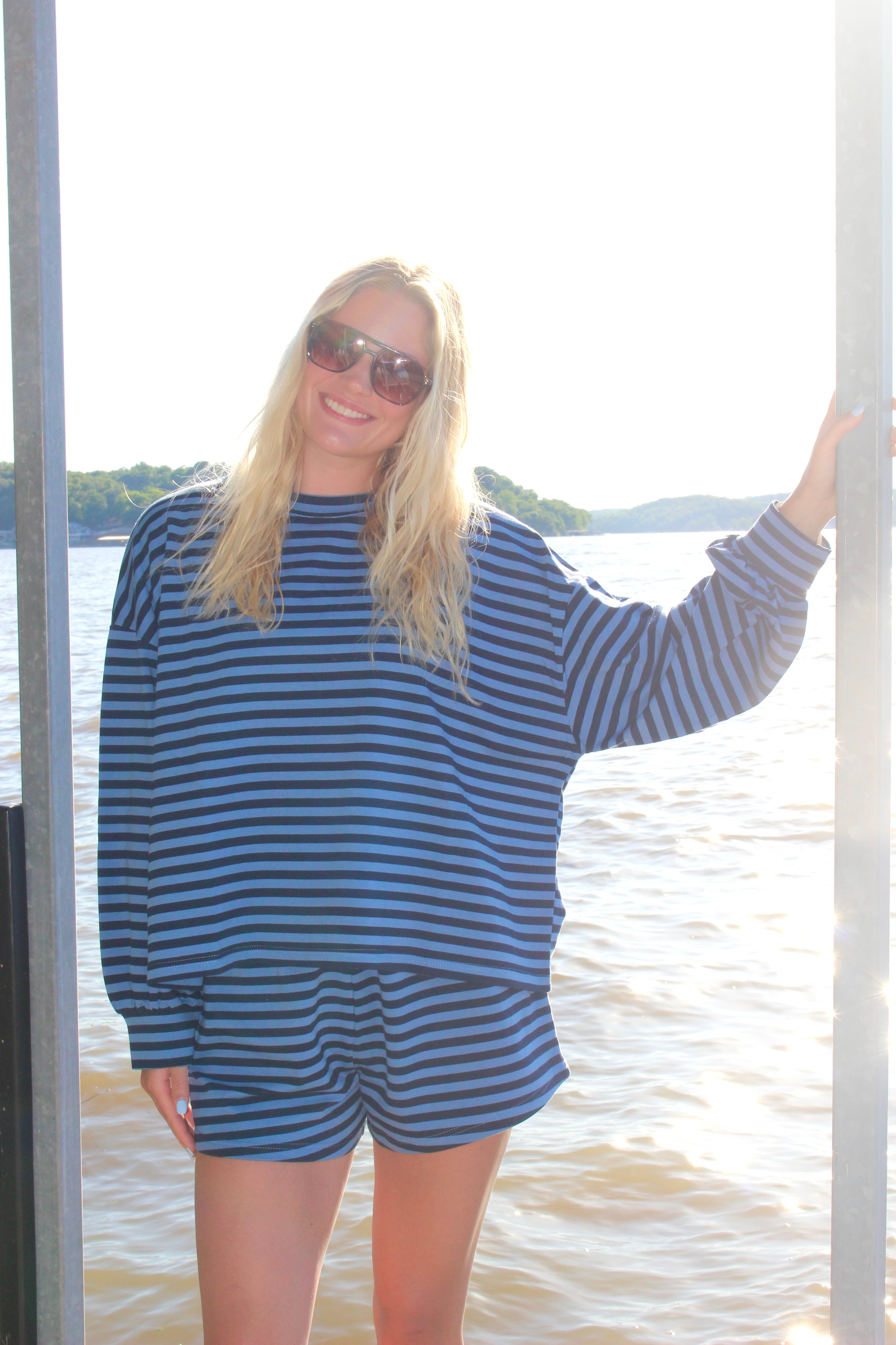 Lakeside Lounge Top